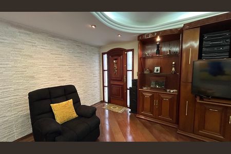 Casa à venda com 248m², 4 quartos e 2 vagas Casa à venda com 248m², 4 quartos e 2 vagasSala