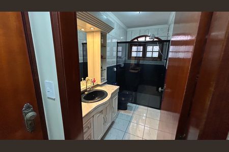 Casa à venda com 248m², 4 quartos e 2 vagas Casa à venda com 248m², 4 quartos e 2 vagasBanheiro