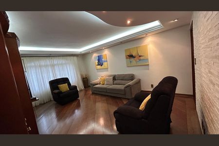 Casa à venda com 248m², 4 quartos e 2 vagas Casa à venda com 248m², 4 quartos e 2 vagasSala