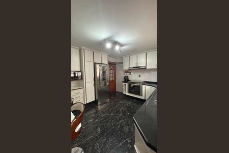 Casa à venda com 248m², 4 quartos e 2 vagas Casa à venda com 248m², 4 quartos e 2 vagasCozinha