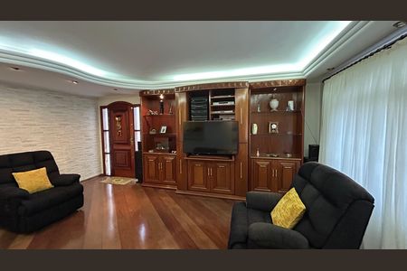 Casa à venda com 248m², 4 quartos e 2 vagas Casa à venda com 248m², 4 quartos e 2 vagasSala