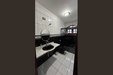 Casa à venda com 248m², 4 quartos e 2 vagas Casa à venda com 248m², 4 quartos e 2 vagasBanheiro