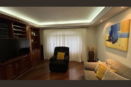 Casa à venda com 248m², 4 quartos e 2 vagas Casa à venda com 248m², 4 quartos e 2 vagasSala