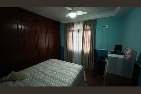 Casa à venda com 248m², 4 quartos e 2 vagas Casa à venda com 248m², 4 quartos e 2 vagasQuarto