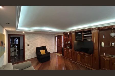 Casa à venda com 248m², 4 quartos e 2 vagas Casa à venda com 248m², 4 quartos e 2 vagasSala