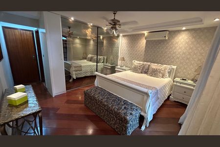 Casa à venda com 248m², 4 quartos e 2 vagas Casa à venda com 248m², 4 quartos e 2 vagasQuarto