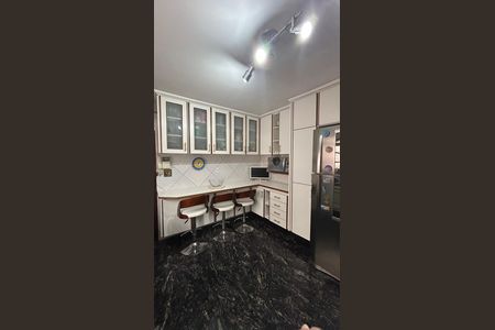 Casa à venda com 248m², 4 quartos e 2 vagas Casa à venda com 248m², 4 quartos e 2 vagasCozinha