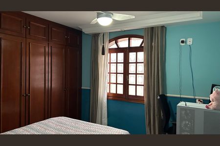 Casa à venda com 248m², 4 quartos e 2 vagas Casa à venda com 248m², 4 quartos e 2 vagasQuarto