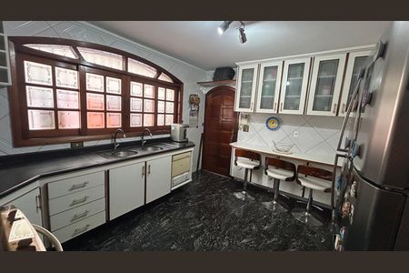 Casa à venda com 248m², 4 quartos e 2 vagas Casa à venda com 248m², 4 quartos e 2 vagasCozinha