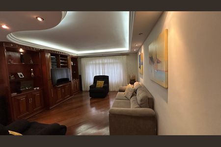 Casa à venda com 248m², 4 quartos e 2 vagas Casa à venda com 248m², 4 quartos e 2 vagasSala