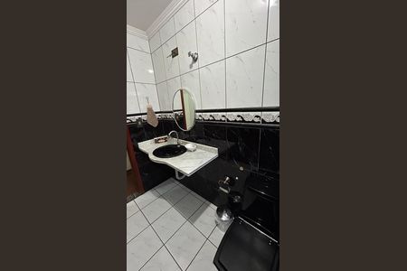 Casa à venda com 248m², 4 quartos e 2 vagas Casa à venda com 248m², 4 quartos e 2 vagasBanheiro