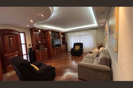 Casa à venda com 248m², 4 quartos e 2 vagas Casa à venda com 248m², 4 quartos e 2 vagasSala