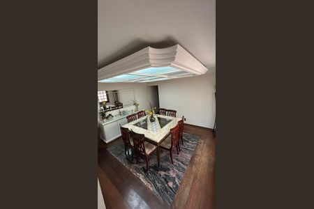 Casa à venda com 248m², 4 quartos e 2 vagas Casa à venda com 248m², 4 quartos e 2 vagasSala de jantar