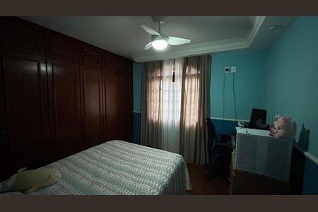 Casa à venda com 248m², 4 quartos e 2 vagas Casa à venda com 248m², 4 quartos e 2 vagasQuarto