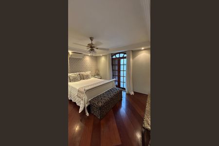 Casa à venda com 248m², 4 quartos e 2 vagas Casa à venda com 248m², 4 quartos e 2 vagasQuarto