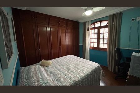 Casa à venda com 248m², 4 quartos e 2 vagas Casa à venda com 248m², 4 quartos e 2 vagasQuarto