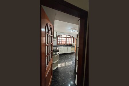 Casa à venda com 248m², 4 quartos e 2 vagas Casa à venda com 248m², 4 quartos e 2 vagasCozinha