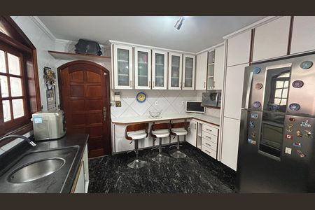 Casa à venda com 248m², 4 quartos e 2 vagas Casa à venda com 248m², 4 quartos e 2 vagasCozinha