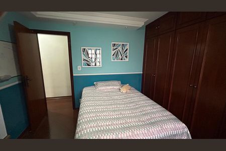 Casa à venda com 248m², 4 quartos e 2 vagas Casa à venda com 248m², 4 quartos e 2 vagasQuarto