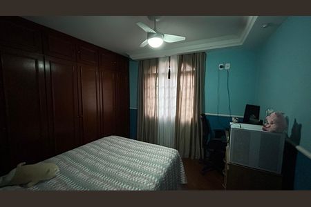 Casa à venda com 248m², 4 quartos e 2 vagas Casa à venda com 248m², 4 quartos e 2 vagasQuarto