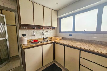 Apartamento para alugar com 186m², 4 quartos e 2 vagas