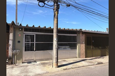 Fachada de casa à venda com 2 quartos, 150m² em Vila Progresso, Santo André