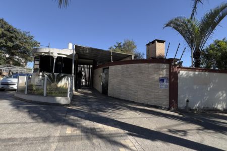 Apartamento para alugar com 45m², 2 quartos e 1 vaga Apartamento para alugar com 45m², 2 quartos e 1 vagaFachada com placa grande