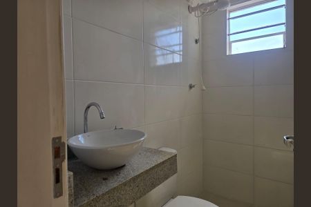 Banheiro Social de apartamento para alugar com 2 quartos, 47m² em Gopouva, Guarulhos