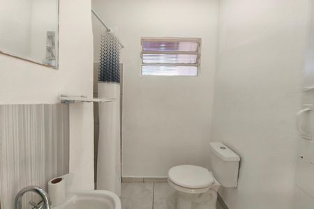 Casa para alugar com 120m², 2 quartos e 1 vaga Casa para alugar com 120m², 2 quartos e 1 vagaBanheiro