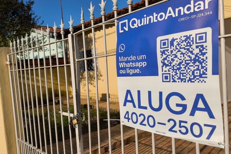 PLACA INSTALADA NA FACHADA de casa para alugar com 2 quartos, 120m² em Jardim Ipaussurama, Campinas