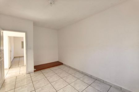 Casa para alugar com 120m², 2 quartos e 1 vaga Casa para alugar com 120m², 2 quartos e 1 vagaQuarto 1