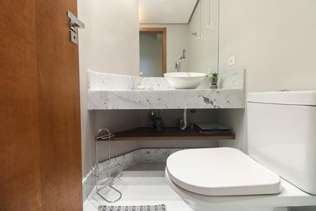 Lavabo  de apartamento à venda com 2 quartos, 64m² em Vila Azevedo, São Paulo