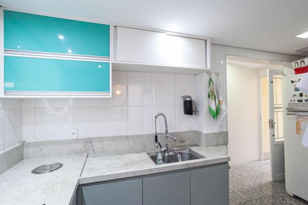 Apartamento à venda com 140m², 2 quartos e 2 vagas Apartamento à venda com 140m², 2 quartos e 2 vagasCozinha