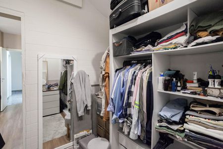 Apartamento à venda com 140m², 2 quartos e 2 vagas Apartamento à venda com 140m², 2 quartos e 2 vagasCloset da suíte
