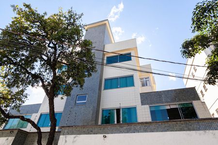 Apartamento à venda com 140m², 2 quartos e 2 vagas Apartamento à venda com 140m², 2 quartos e 2 vagasFachada