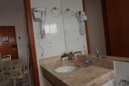 Banheiro de apartamento para alugar com 1 quarto, 58m² em Centro, São Carlos