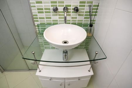 Apartamento à venda com 47m², 2 quartos e 1 vaga Apartamento à venda com 47m², 2 quartos e 1 vagaBanheiro