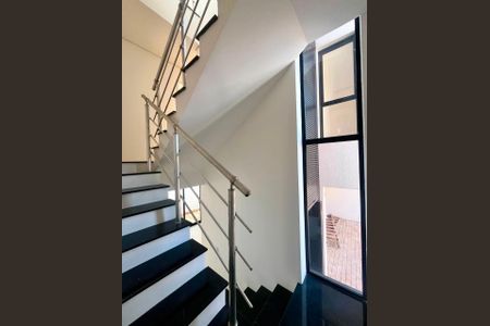 Escada de casa de condomínio à venda com 3 quartos, 168m² em Chácara Primavera, Campinas