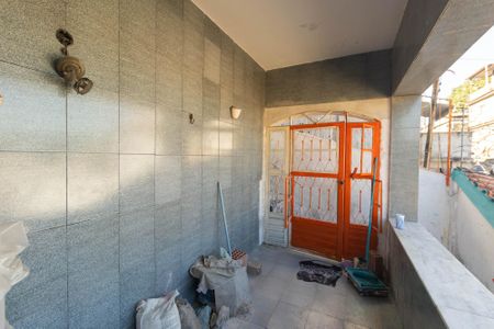 Casa para alugar com 228m², 2 quartos e 1 vaga Casa para alugar com 228m², 2 quartos e 1 vagaVaranda