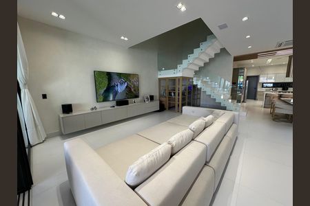 Casa para alugar com 600m², 4 quartos e 6 vagas Casa para alugar com 600m², 4 quartos e 6 vagasSala