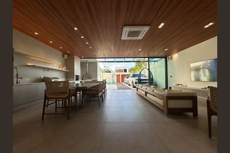 Sala de casa para alugar com 4 quartos, 600m² em Recreio dos Bandeirantes, Rio de Janeiro