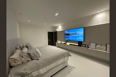 Casa para alugar com 600m², 4 quartos e 6 vagas Casa para alugar com 600m², 4 quartos e 6 vagasQuarto