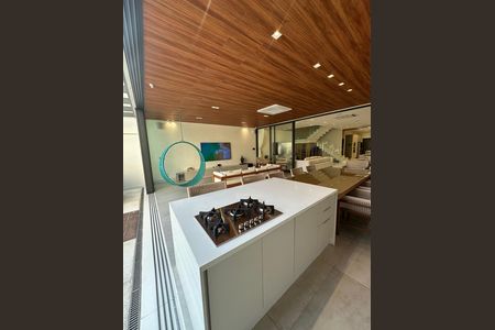 Casa para alugar com 600m², 4 quartos e 6 vagas Casa para alugar com 600m², 4 quartos e 6 vagasCozinha
