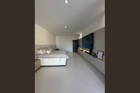 Casa para alugar com 600m², 4 quartos e 6 vagas Casa para alugar com 600m², 4 quartos e 6 vagasQuarto