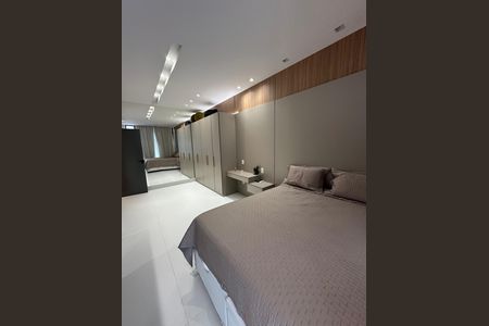 Casa para alugar com 600m², 4 quartos e 6 vagas Casa para alugar com 600m², 4 quartos e 6 vagasQuarto