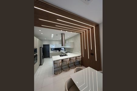 Casa para alugar com 600m², 4 quartos e 6 vagas Casa para alugar com 600m², 4 quartos e 6 vagasCozinha