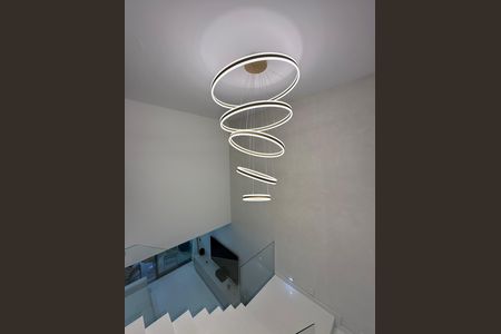 Escada de casa para alugar com 4 quartos, 600m² em Recreio dos Bandeirantes, Rio de Janeiro