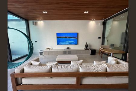 Casa para alugar com 600m², 4 quartos e 6 vagas Casa para alugar com 600m², 4 quartos e 6 vagasSala