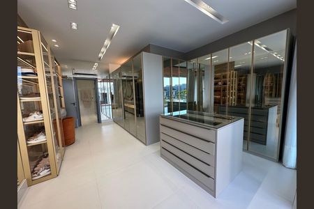 Casa para alugar com 600m², 4 quartos e 6 vagas Casa para alugar com 600m², 4 quartos e 6 vagasCloset