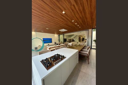Casa para alugar com 600m², 4 quartos e 6 vagas Casa para alugar com 600m², 4 quartos e 6 vagasCozinha